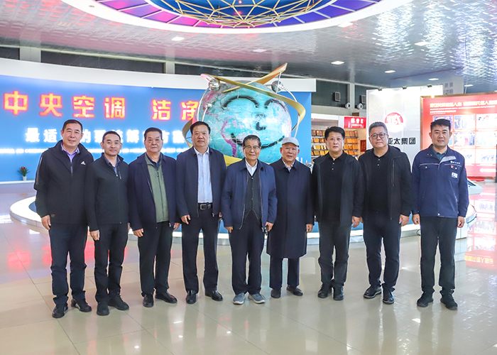 全國(guó)人大教科文衛(wèi)委員會(huì)原副主任委員、黑龍江省委原書記宋法棠一行蒞臨亞太集團(tuán)參觀
